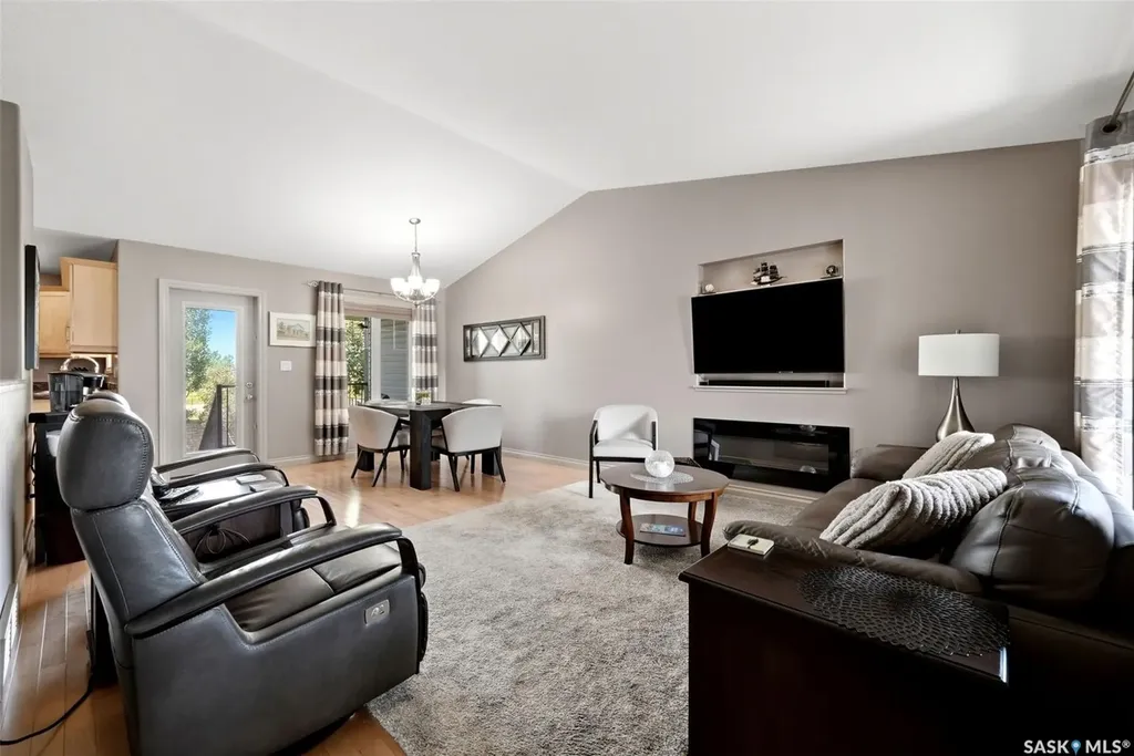 1548 Maple Hill Crescent N Regina SK S4X 0E8