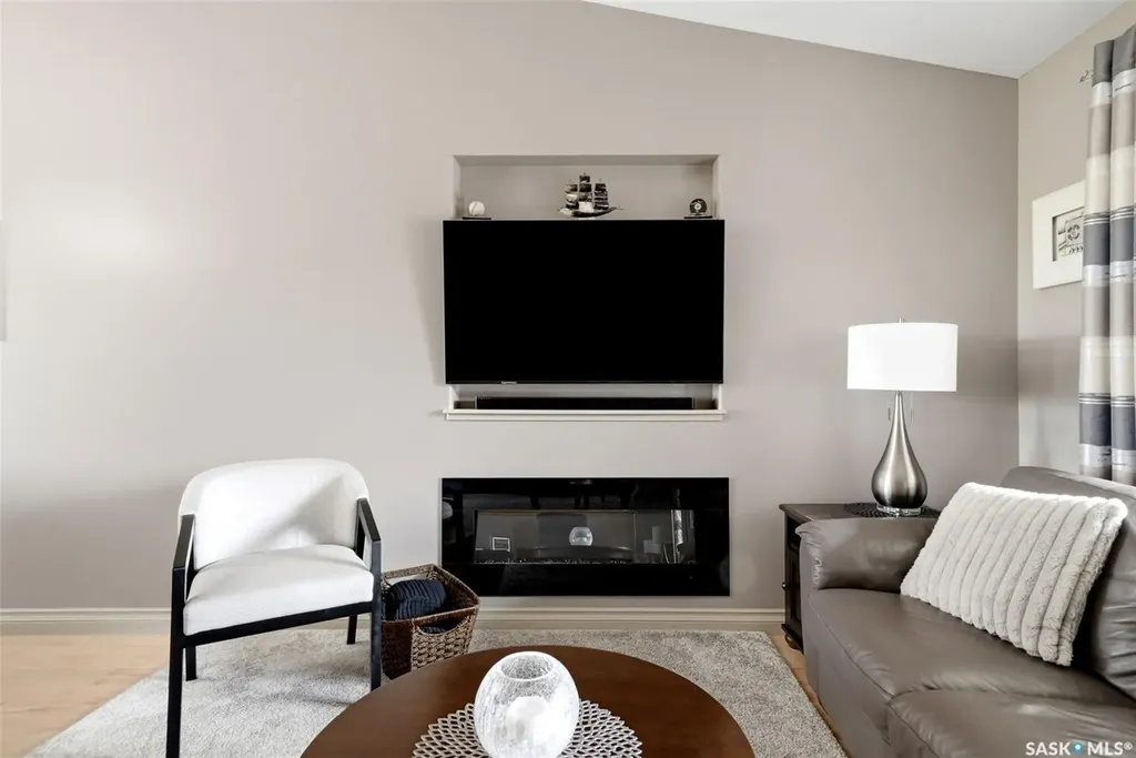 1548 Maple Hill Crescent N Regina SK S4X 0E8