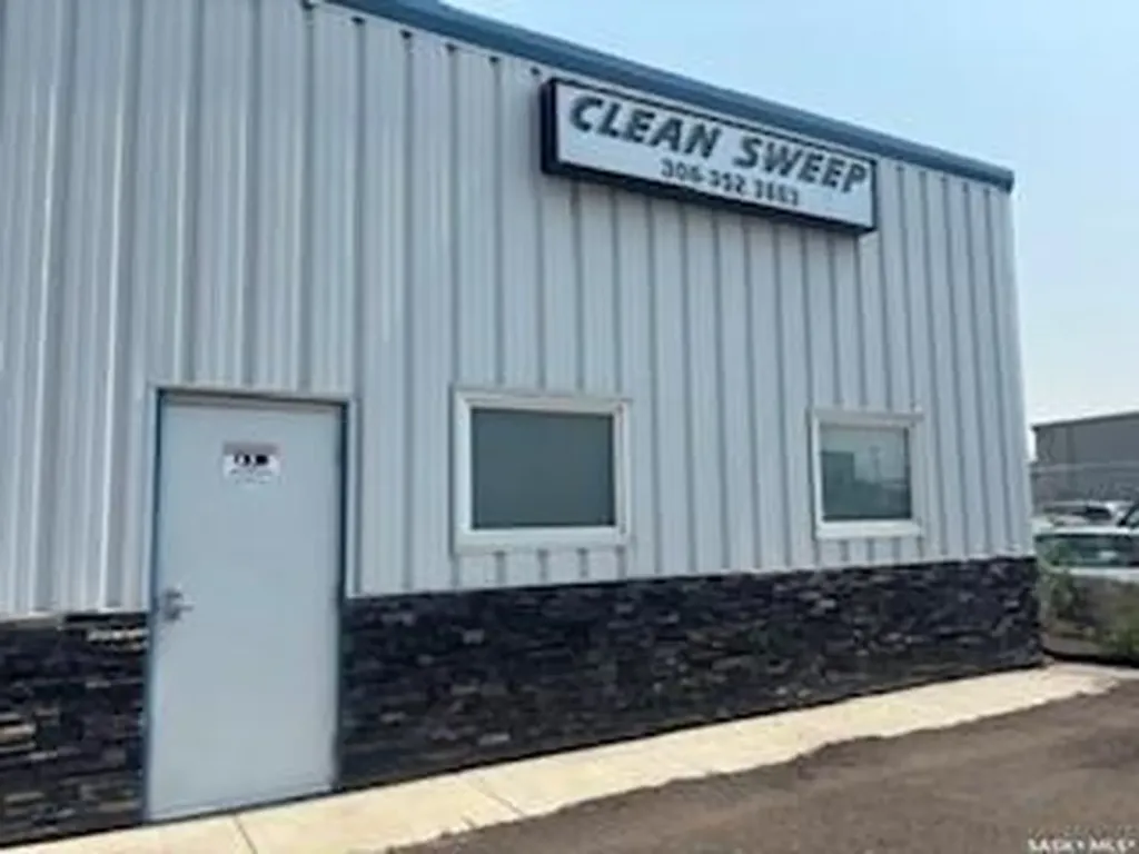 1709 Mcdonald Street Regina SK S4P 2E7