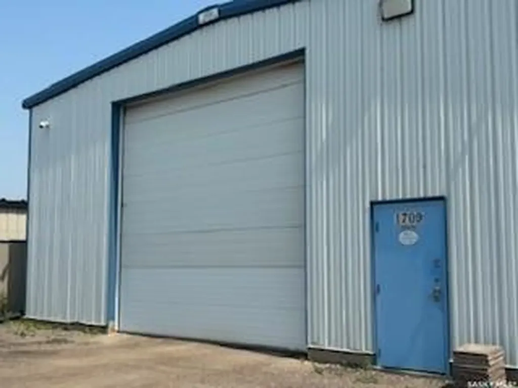 1709 Mcdonald Street Regina SK S4P 2E7
