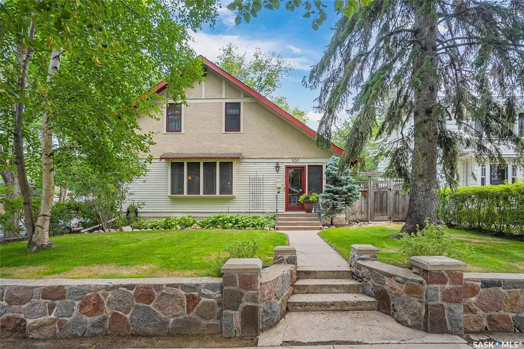630 8th Avenue N Saskatoon SK S7K 2W8