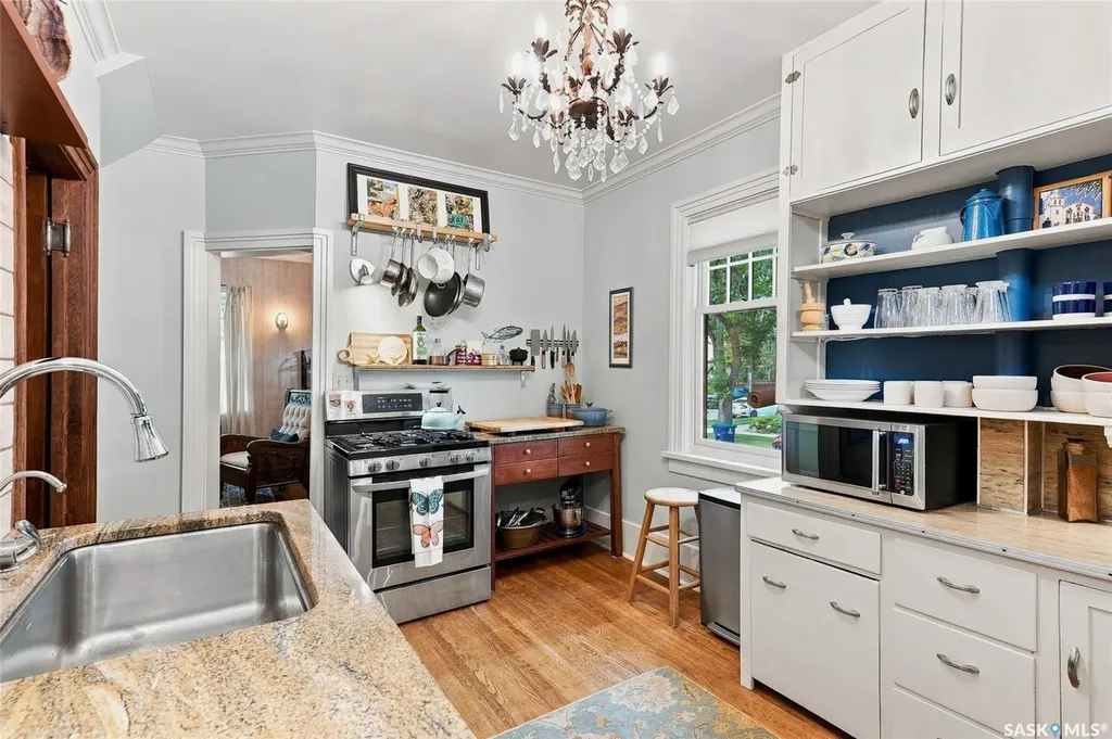 630 8th Avenue N Saskatoon SK S7K 2W8