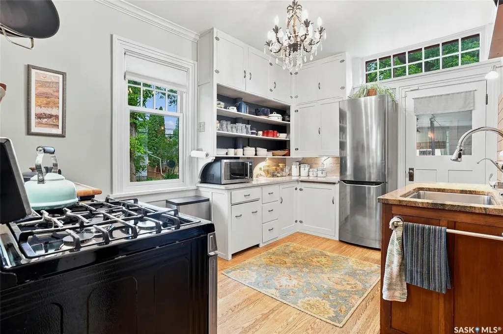 630 8th Avenue N Saskatoon SK S7K 2W8