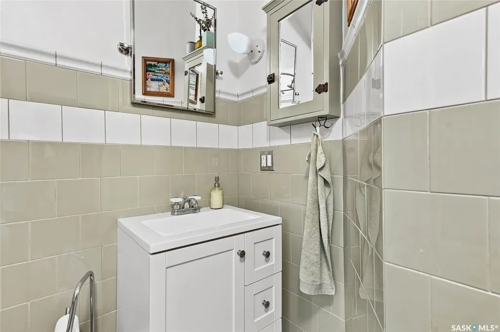 630 8th Avenue N Saskatoon SK S7K 2W8