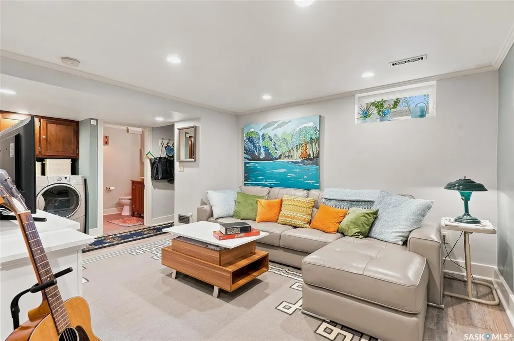 630 8th Avenue N Saskatoon SK S7K 2W8
