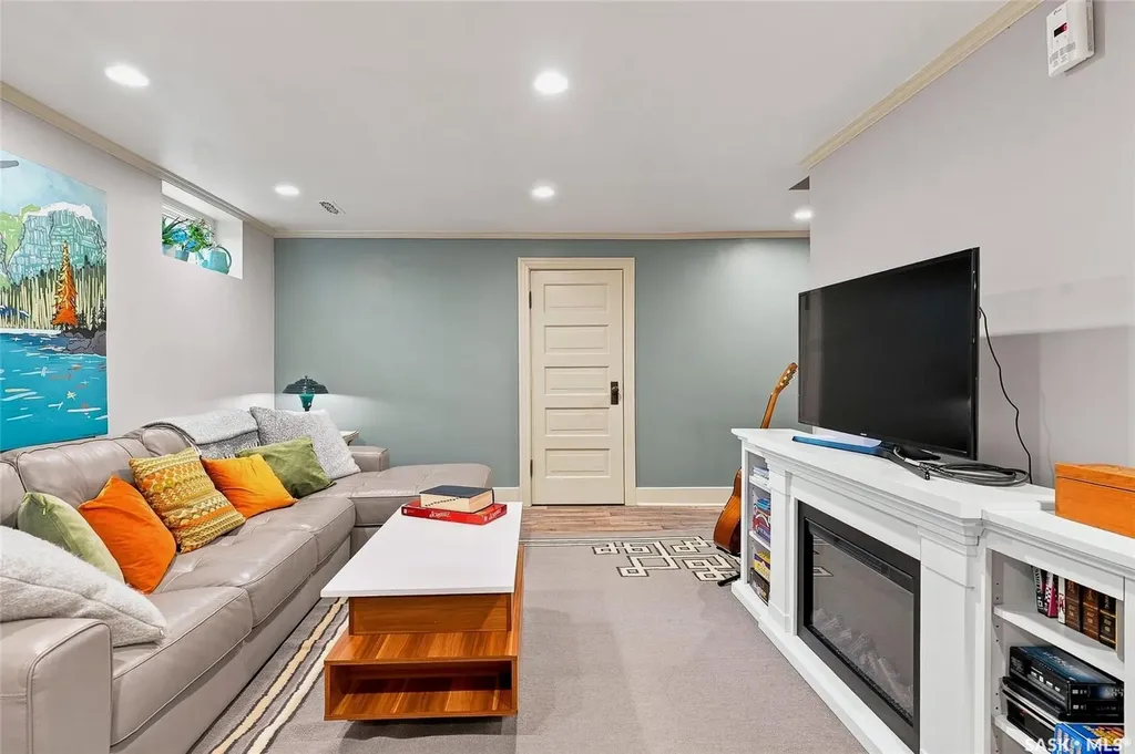 630 8th Avenue N Saskatoon SK S7K 2W8