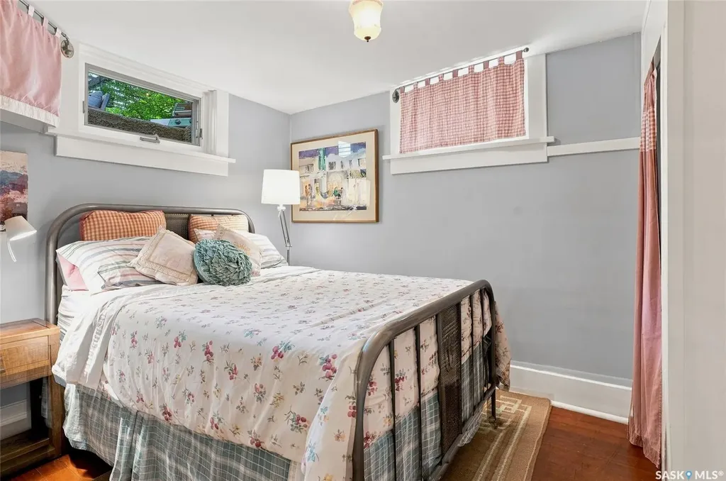 630 8th Avenue N Saskatoon SK S7K 2W8