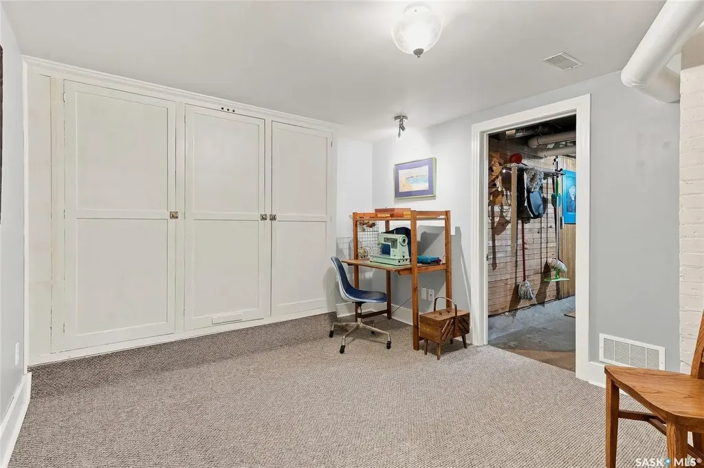 630 8th Avenue N Saskatoon SK S7K 2W8