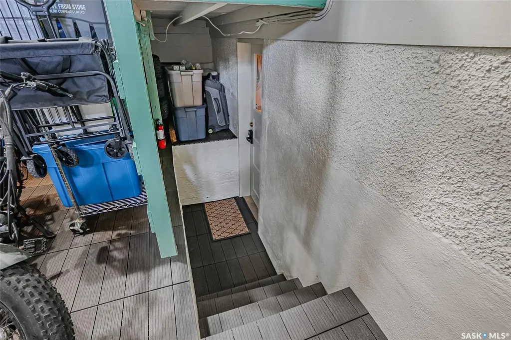 630 8th Avenue N Saskatoon SK S7K 2W8