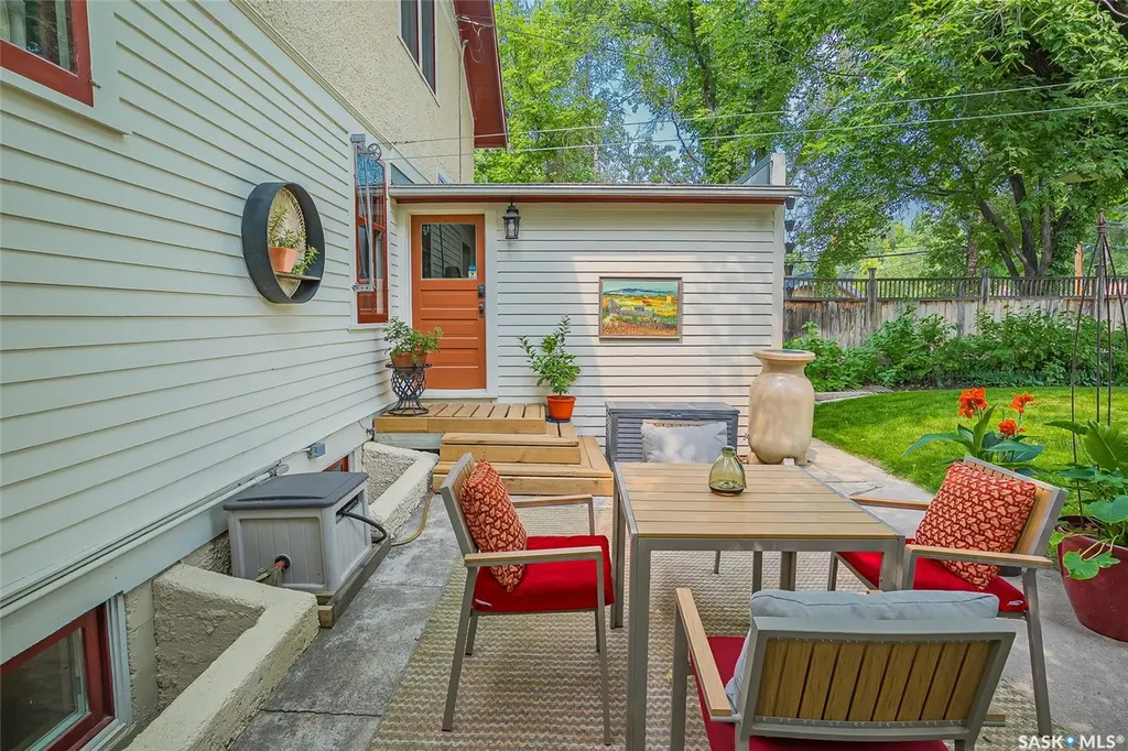 630 8th Avenue N Saskatoon SK S7K 2W8