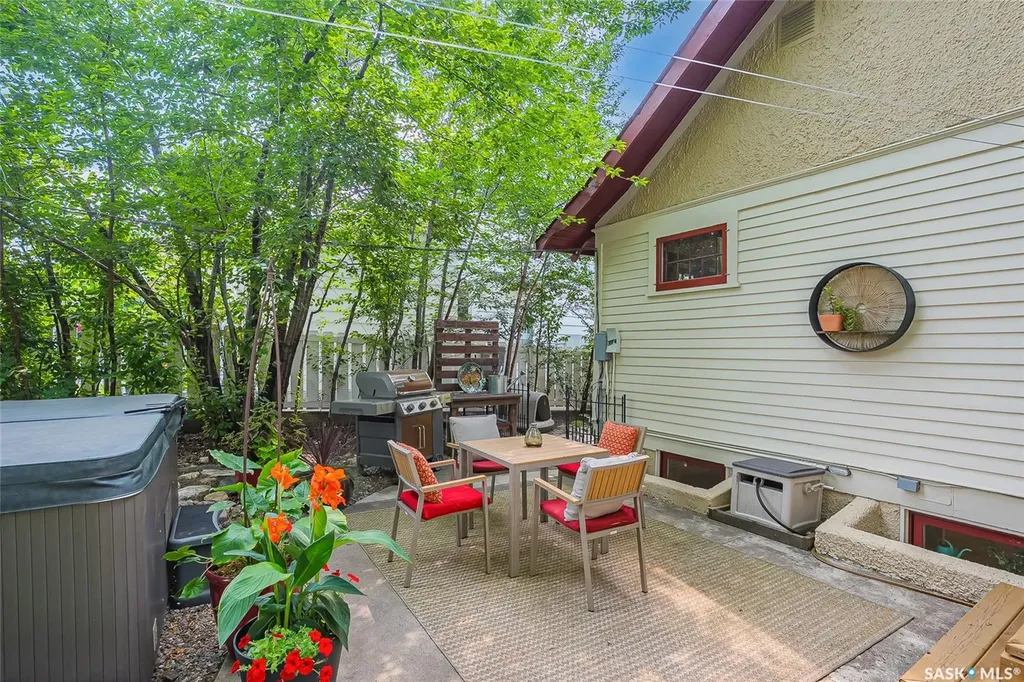 630 8th Avenue N Saskatoon SK S7K 2W8