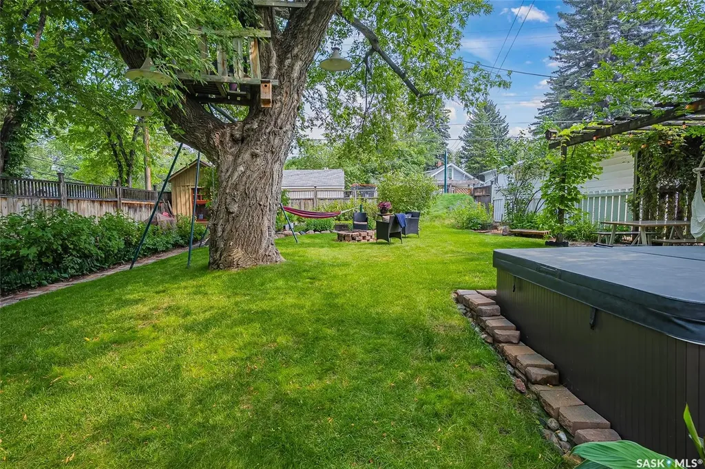 630 8th Avenue N Saskatoon SK S7K 2W8