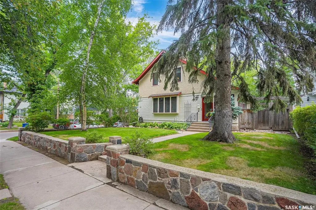 630 8th Avenue N Saskatoon SK S7K 2W8