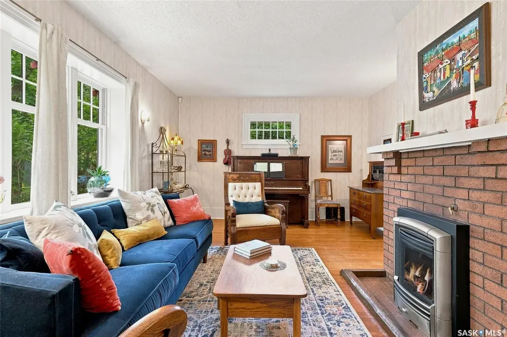 630 8th Avenue N Saskatoon SK S7K 2W8