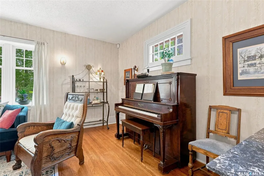 630 8th Avenue N Saskatoon SK S7K 2W8