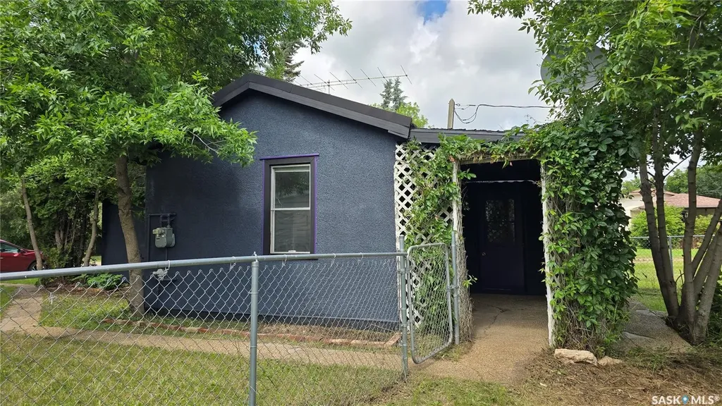 206 Irvine Street Cut Knife SK S0M 0N0