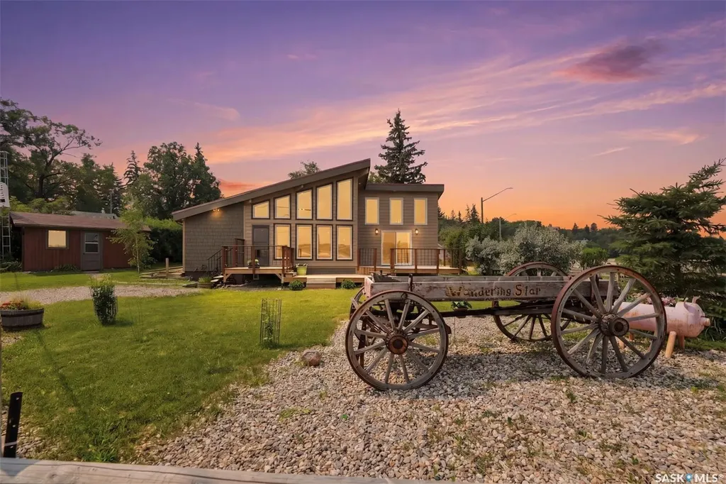 402 Lake Avenue Manitou Beach SK S0K 4T1