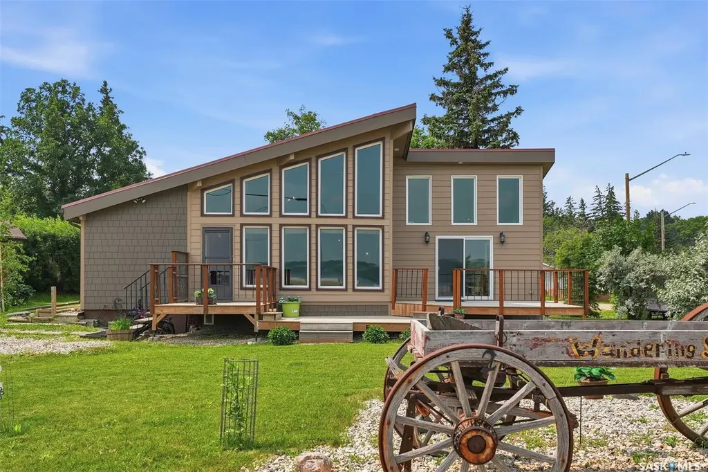 402 Lake Avenue Manitou Beach SK S0K 4T1