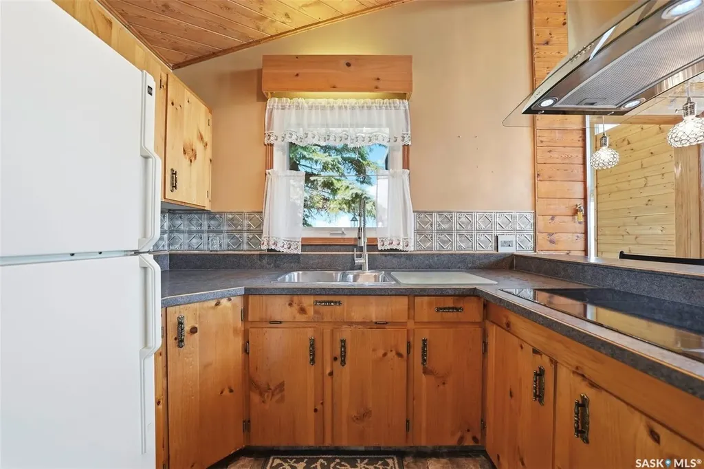 402 Lake Avenue Manitou Beach SK S0K 4T1