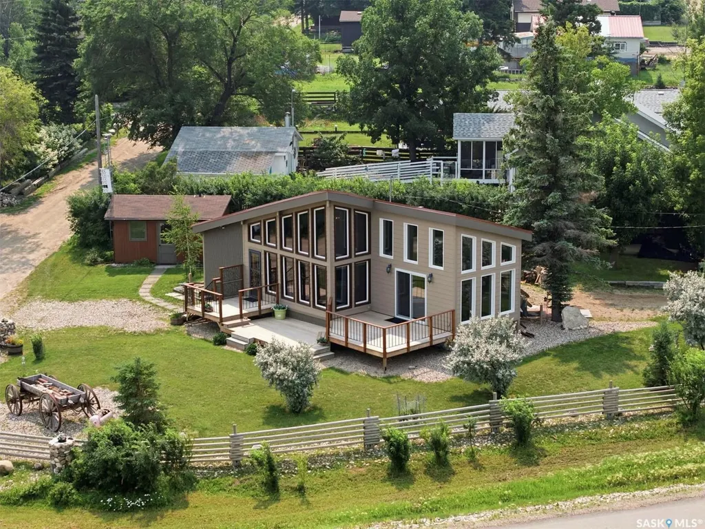 402 Lake Avenue Manitou Beach SK S0K 4T1