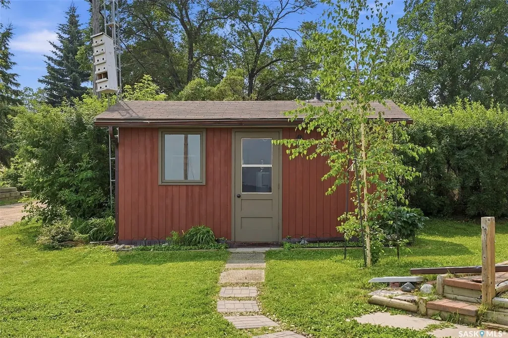 402 Lake Avenue Manitou Beach SK S0K 4T1