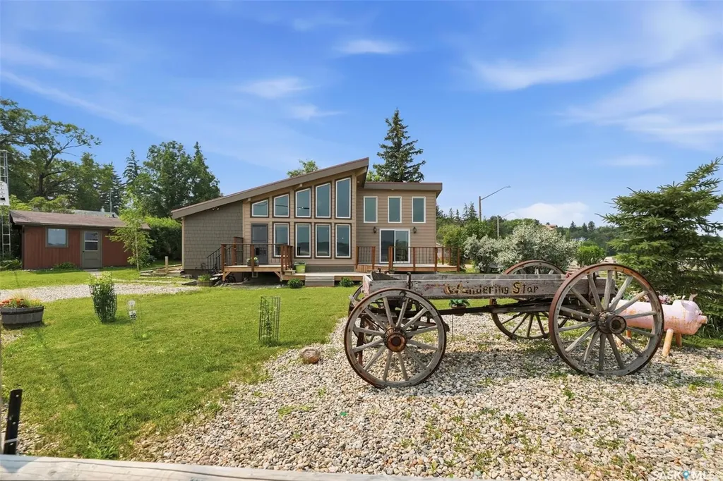 402 Lake Avenue Manitou Beach SK S0K 4T1