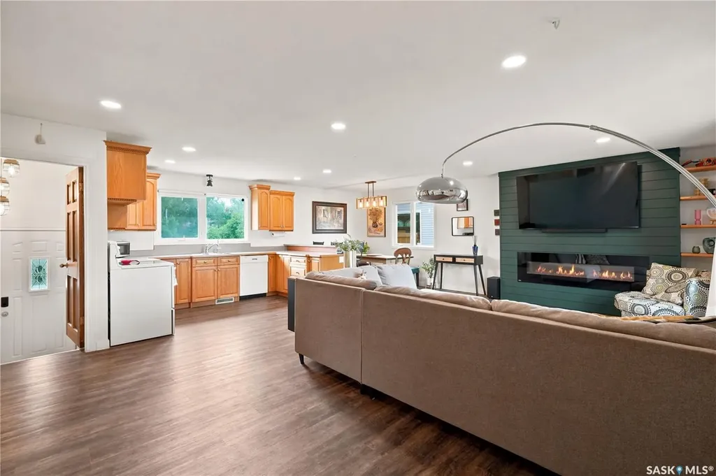 7343 8th Avenue Regina SK S4T 0X2