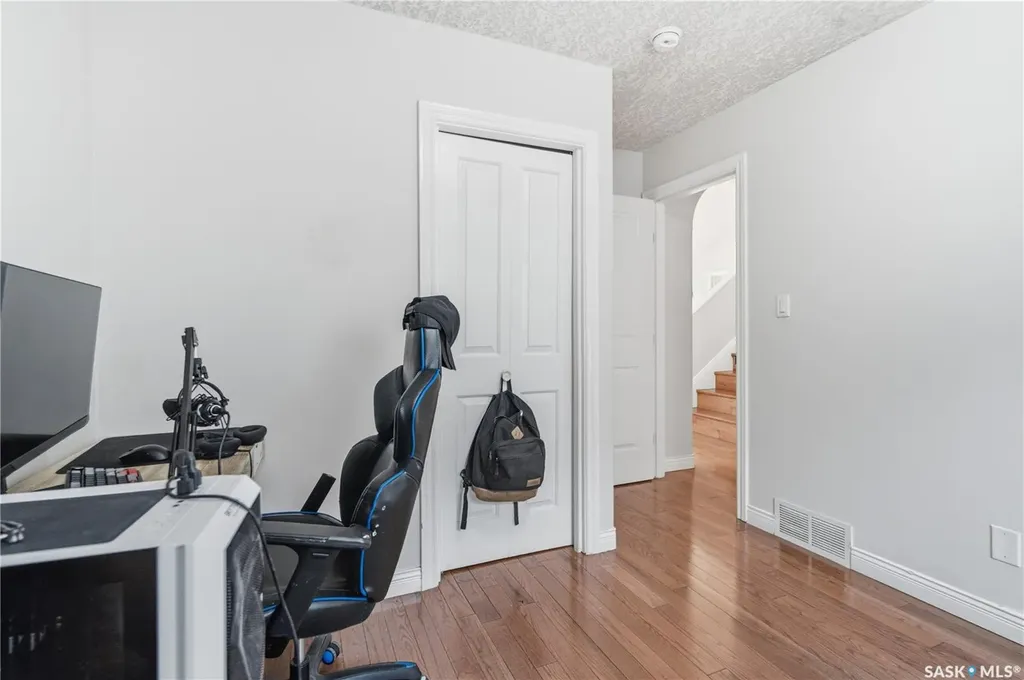 5122 Canuck Crescent Regina SK S4W 0H1