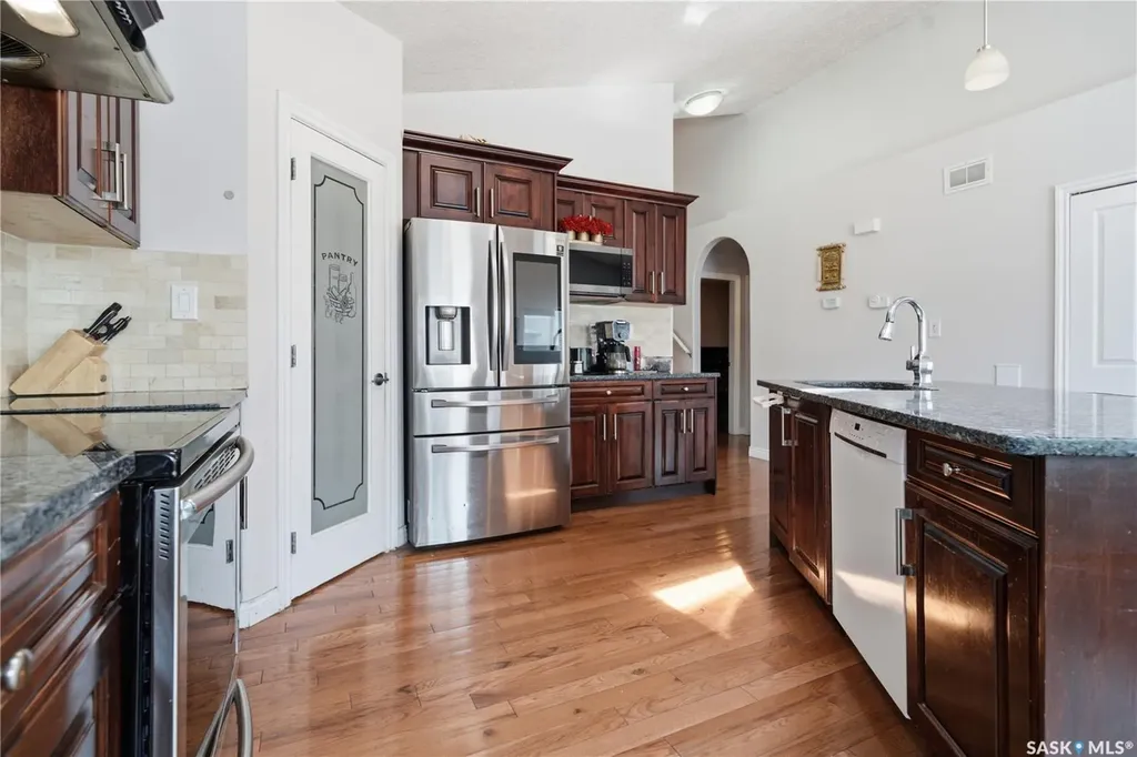5122 Canuck Crescent Regina SK S4W 0H1