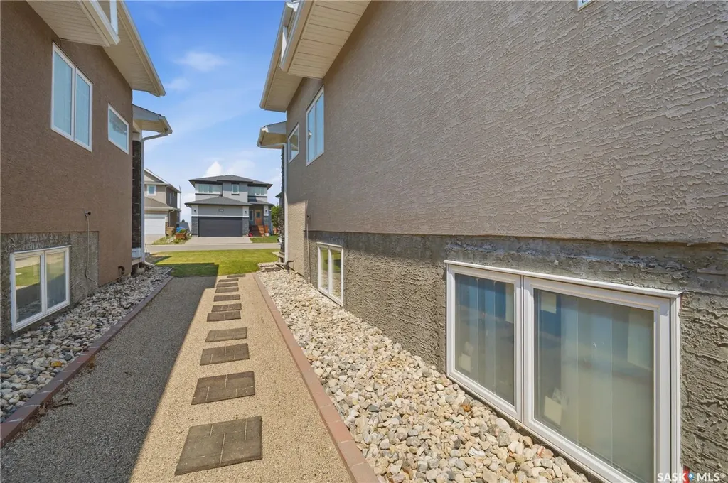 5122 Canuck Crescent Regina SK S4W 0H1