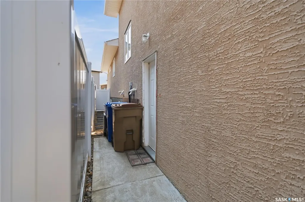5122 Canuck Crescent Regina SK S4W 0H1