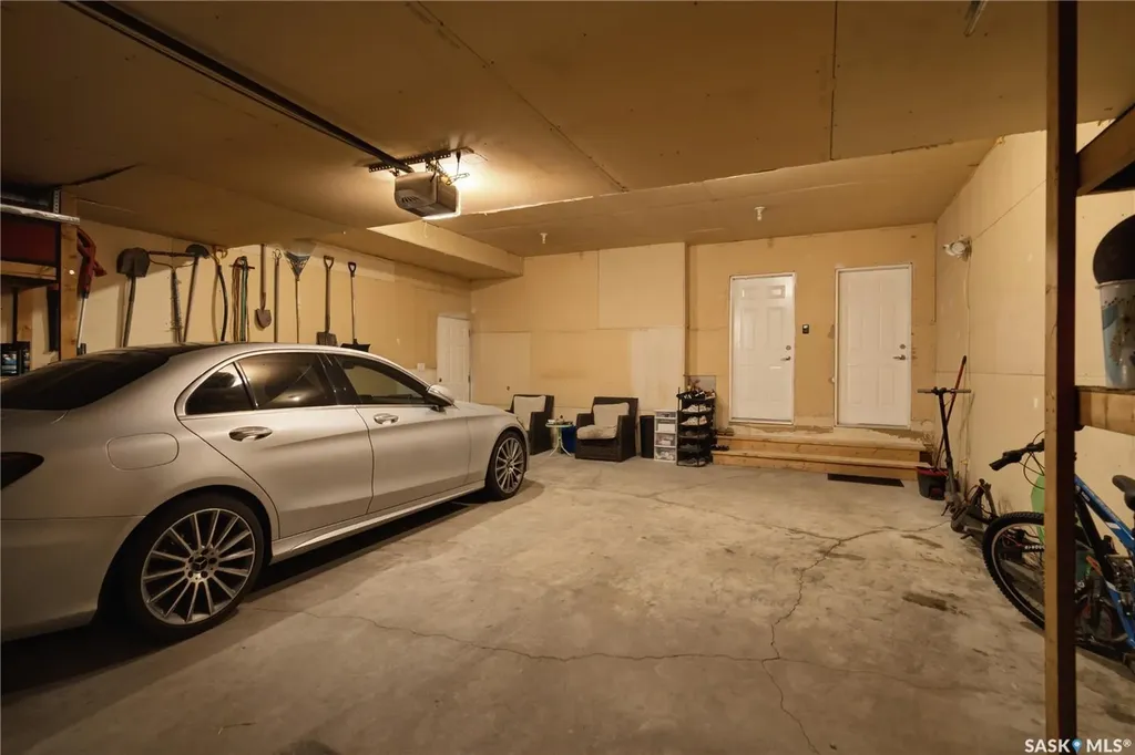 5122 Canuck Crescent Regina SK S4W 0H1