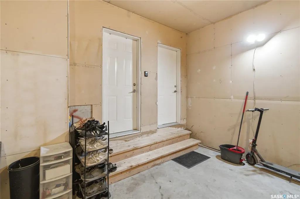5122 Canuck Crescent Regina SK S4W 0H1