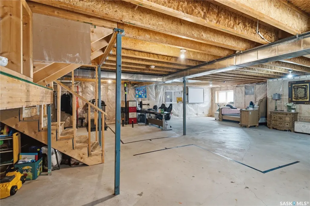 5122 Canuck Crescent Regina SK S4W 0H1