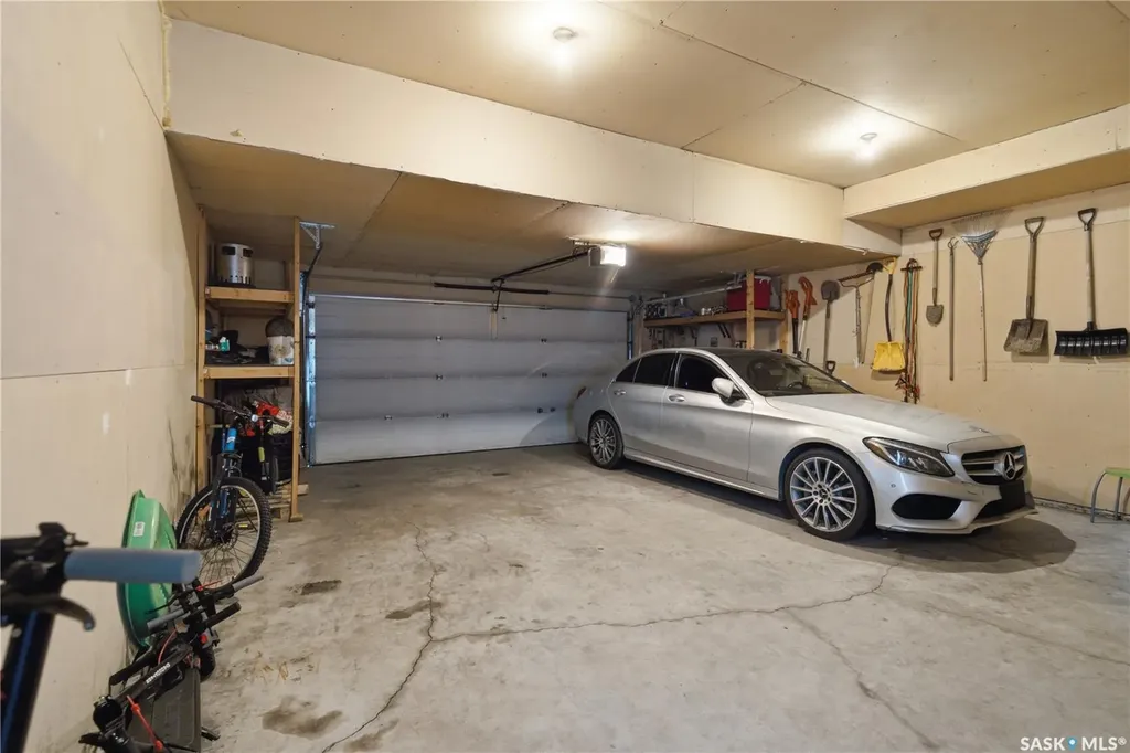 5122 Canuck Crescent Regina SK S4W 0H1