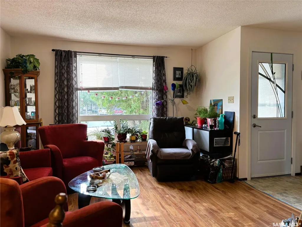 1128 Mckercher Drive Saskatoon SK S7H 4Y7