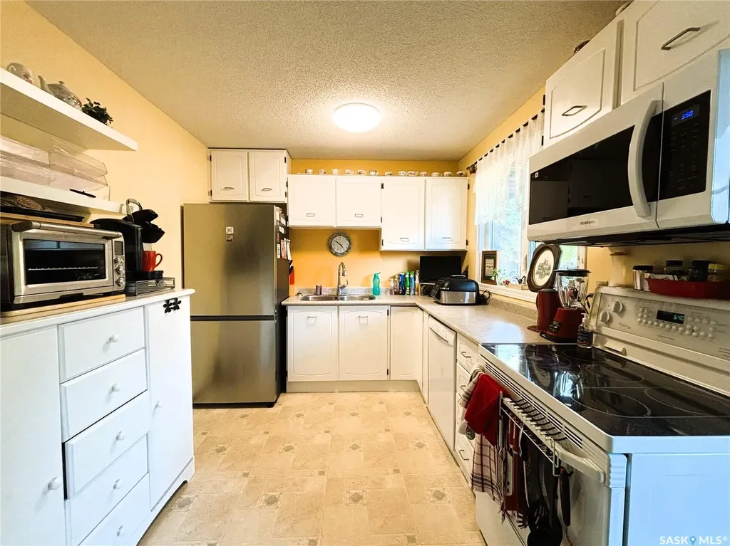 1128 Mckercher Drive Saskatoon SK S7H 4Y7