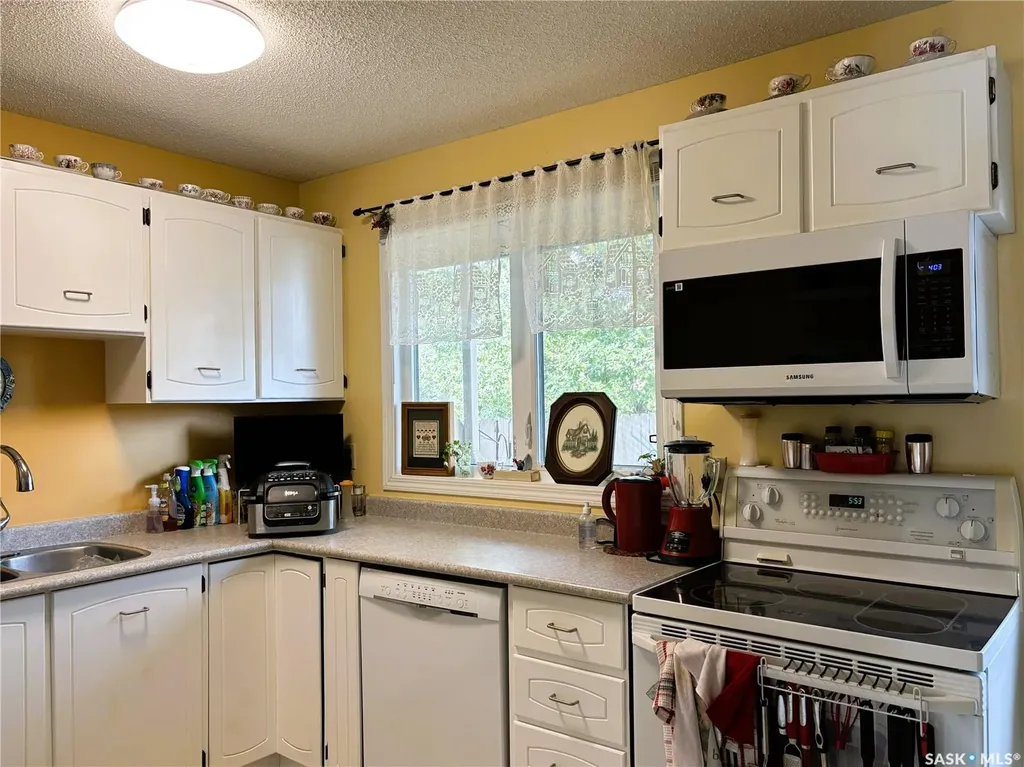 1128 Mckercher Drive Saskatoon SK S7H 4Y7