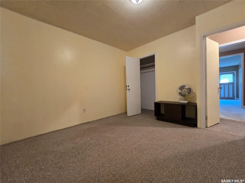 223 9th Street Weyburn SK S4H 1E9
