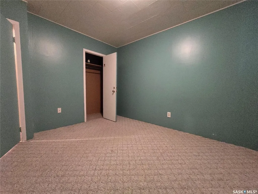 223 9th Street Weyburn SK S4H 1E9