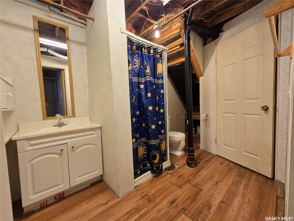 223 9th Street Weyburn SK S4H 1E9