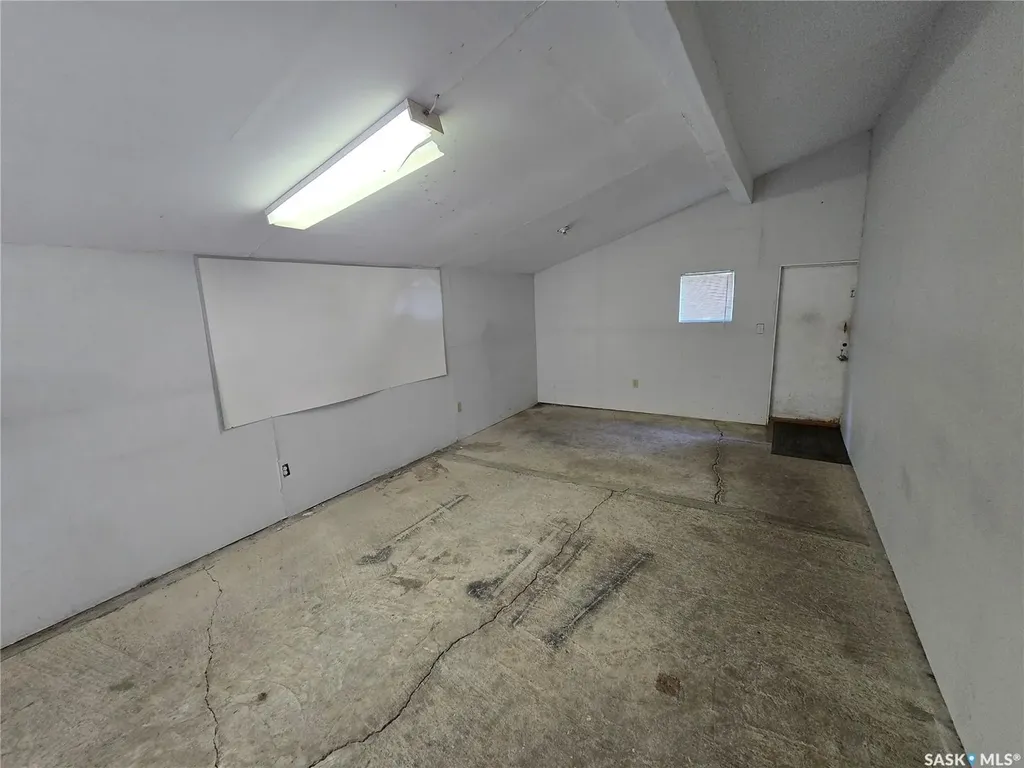223 9th Street Weyburn SK S4H 1E9