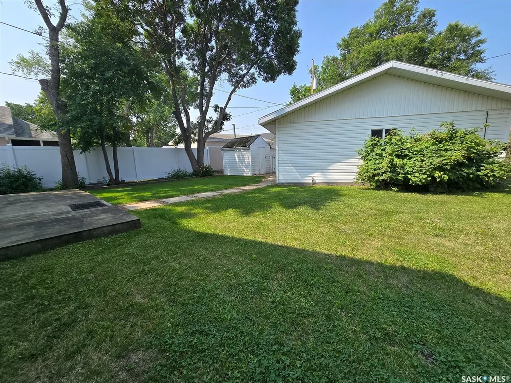223 9th Street Weyburn SK S4H 1E9
