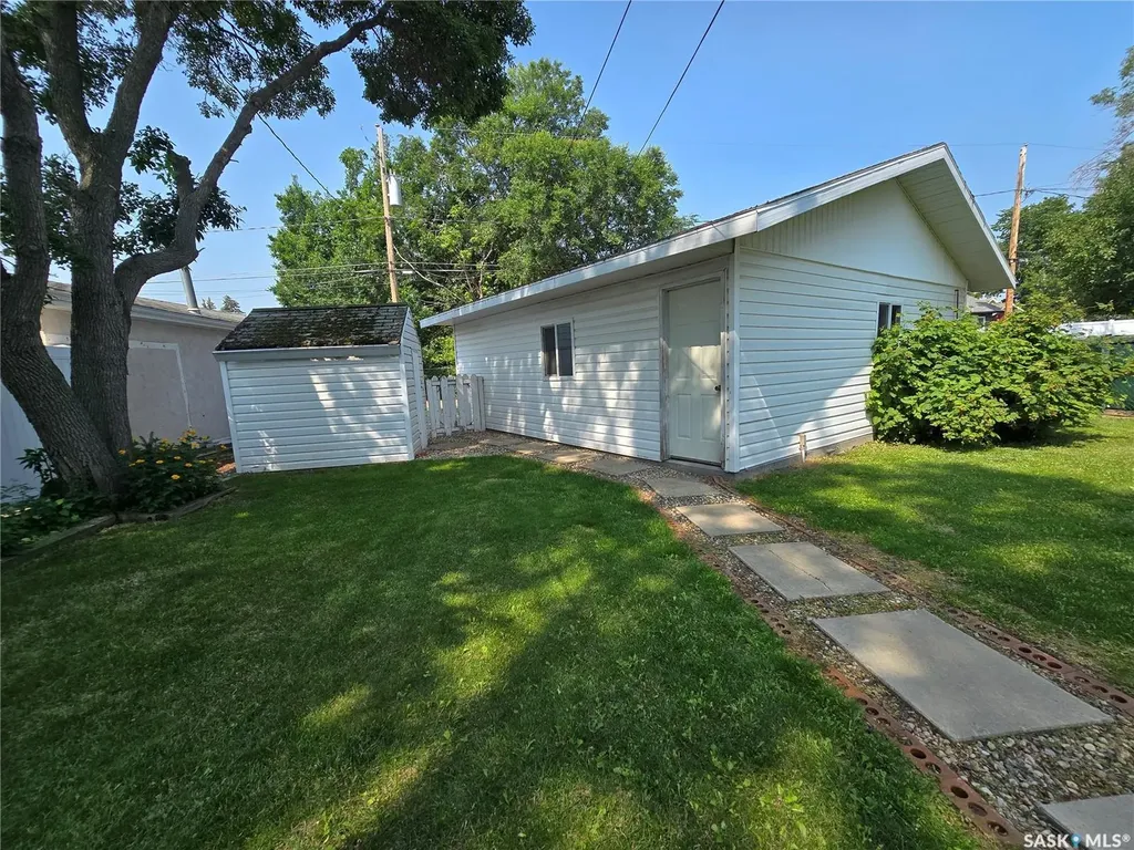 223 9th Street Weyburn SK S4H 1E9