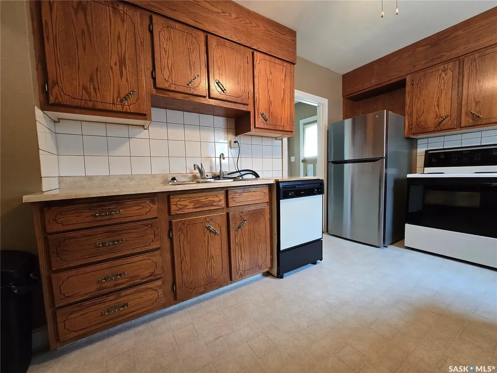223 9th Street Weyburn SK S4H 1E9
