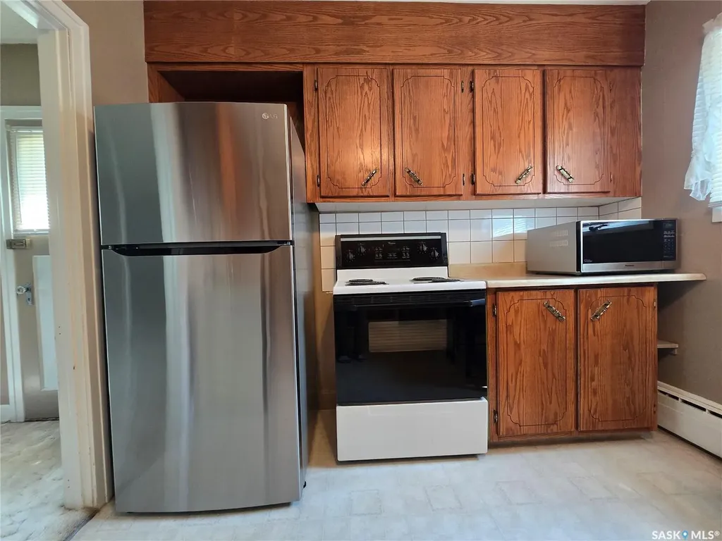 223 9th Street Weyburn SK S4H 1E9