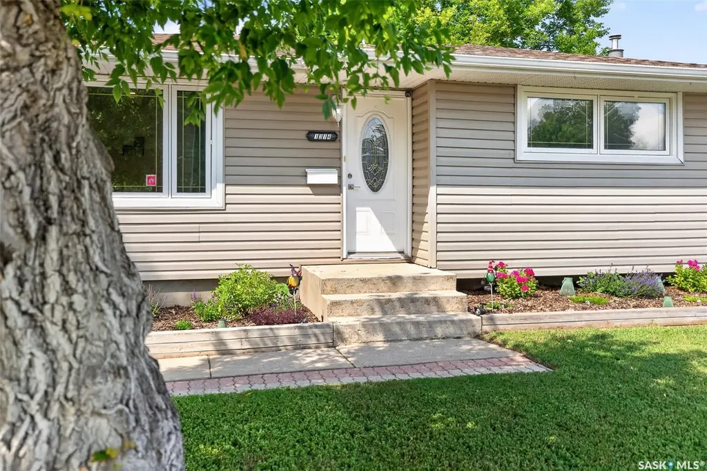 1314 Vaughan Street Moose Jaw SK S6H 5P7