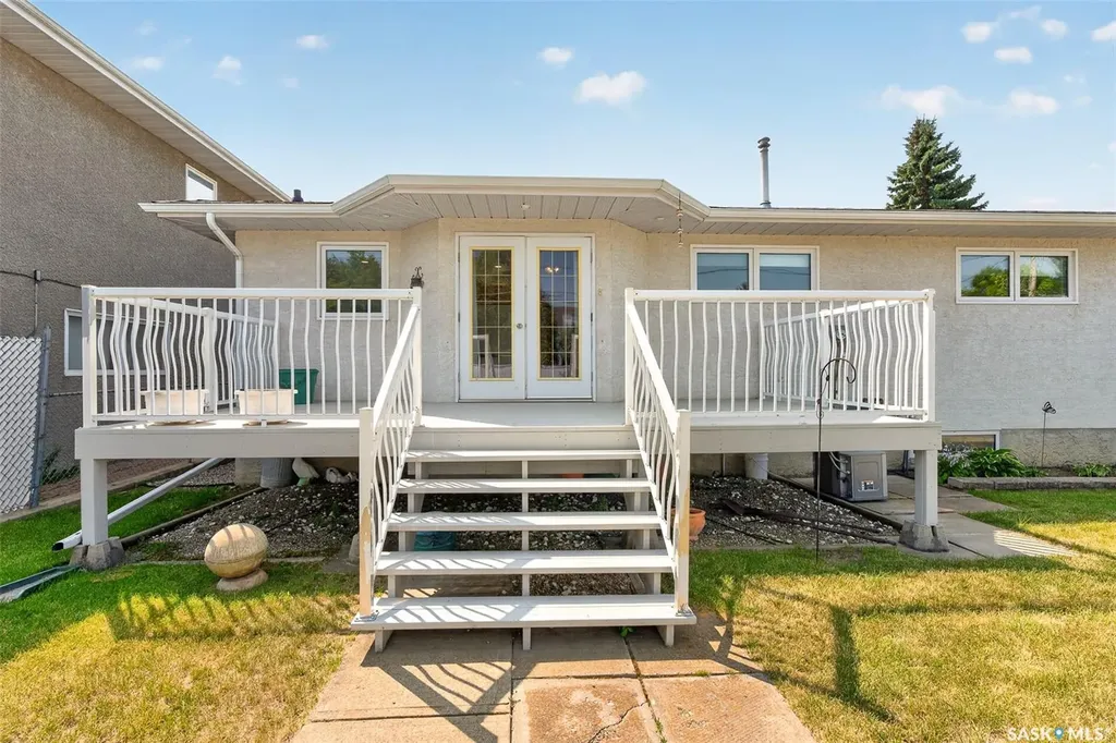 138 Athabasca Street W Moose Jaw SK S6H 2B7