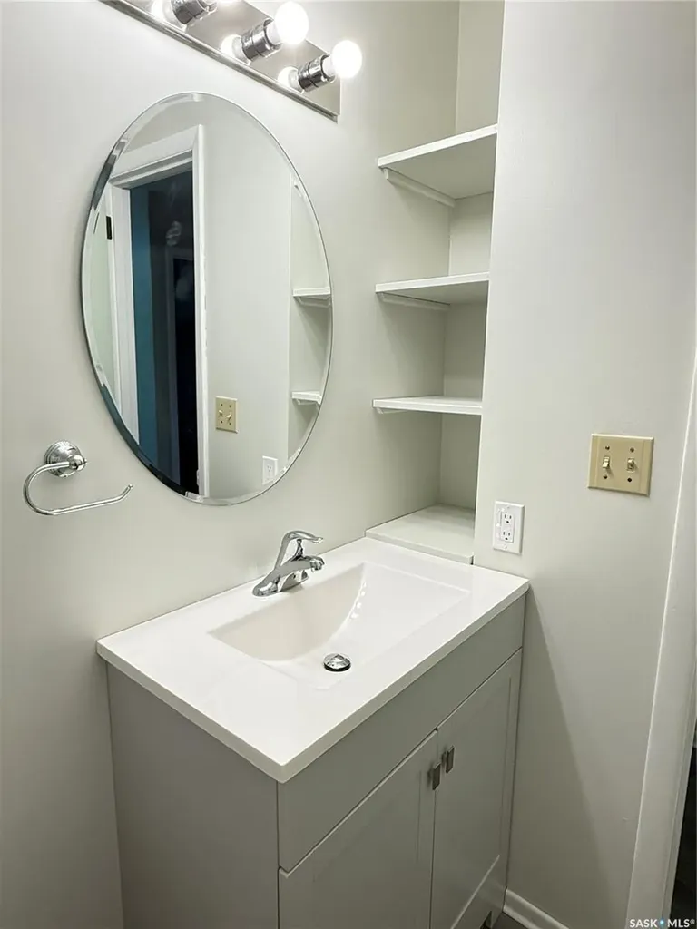 1305 Park Avenue Weyburn SK S4H 0K7
