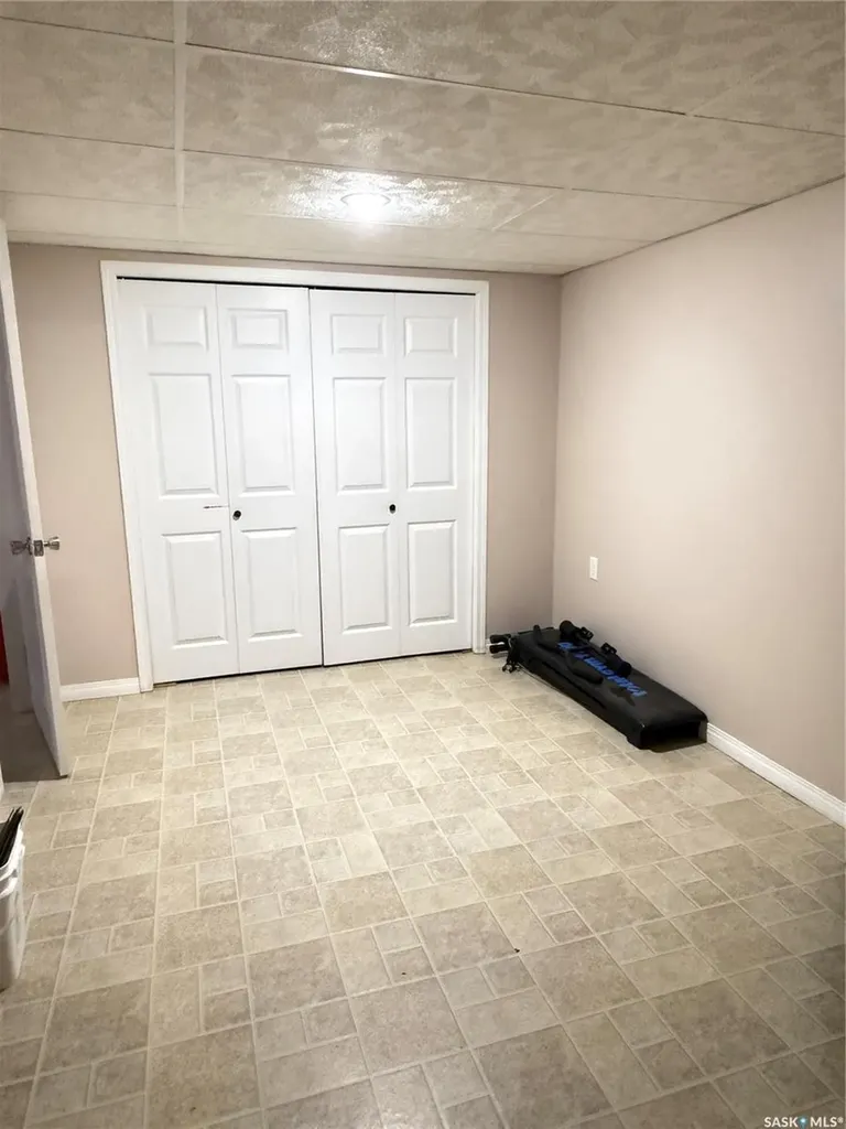 1305 Park Avenue Weyburn SK S4H 0K7
